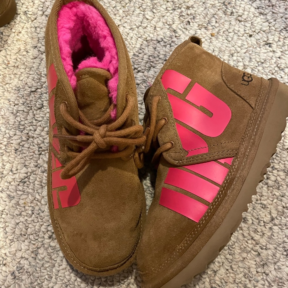 Girls size 3 Ugg’s